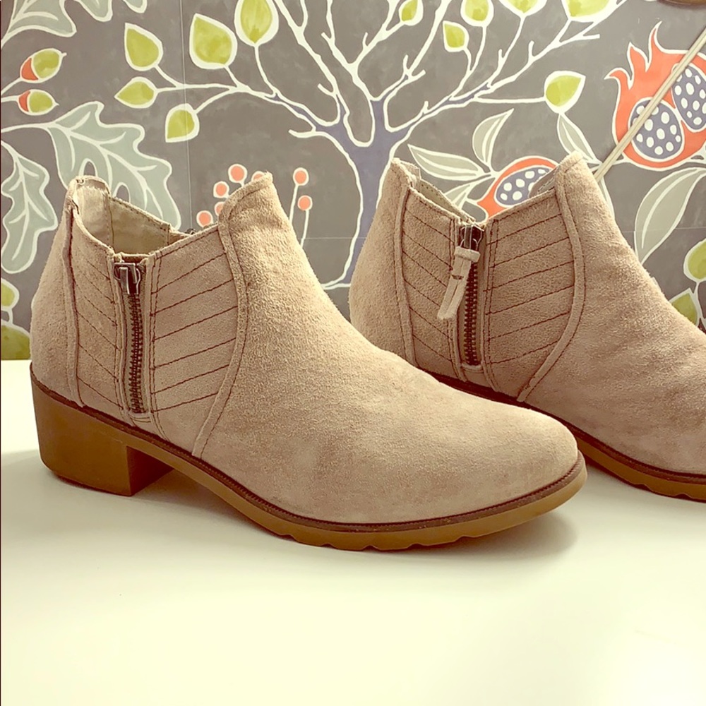 Reef suede boots
